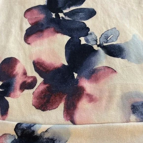 Nicole Miller Floral Loungewear Top - size M - Picture 3 of 4